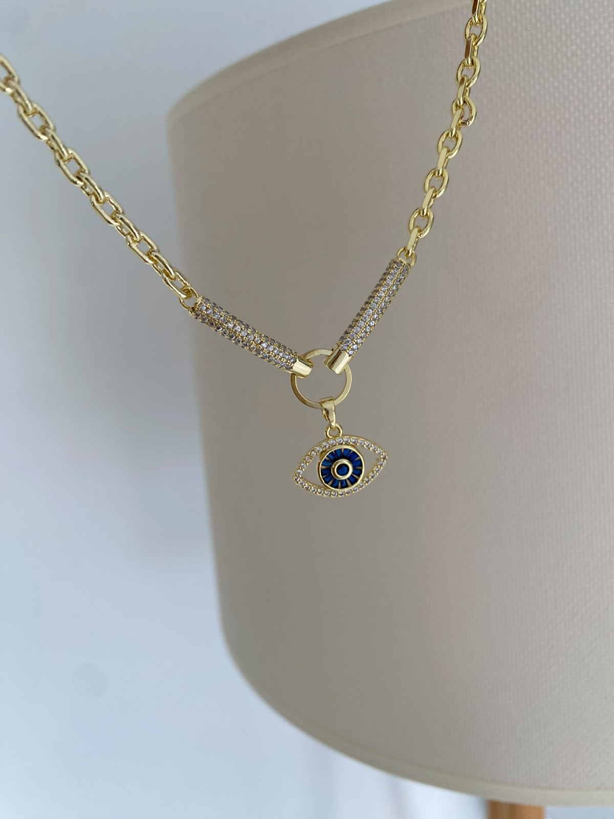 nancy eyes choker
