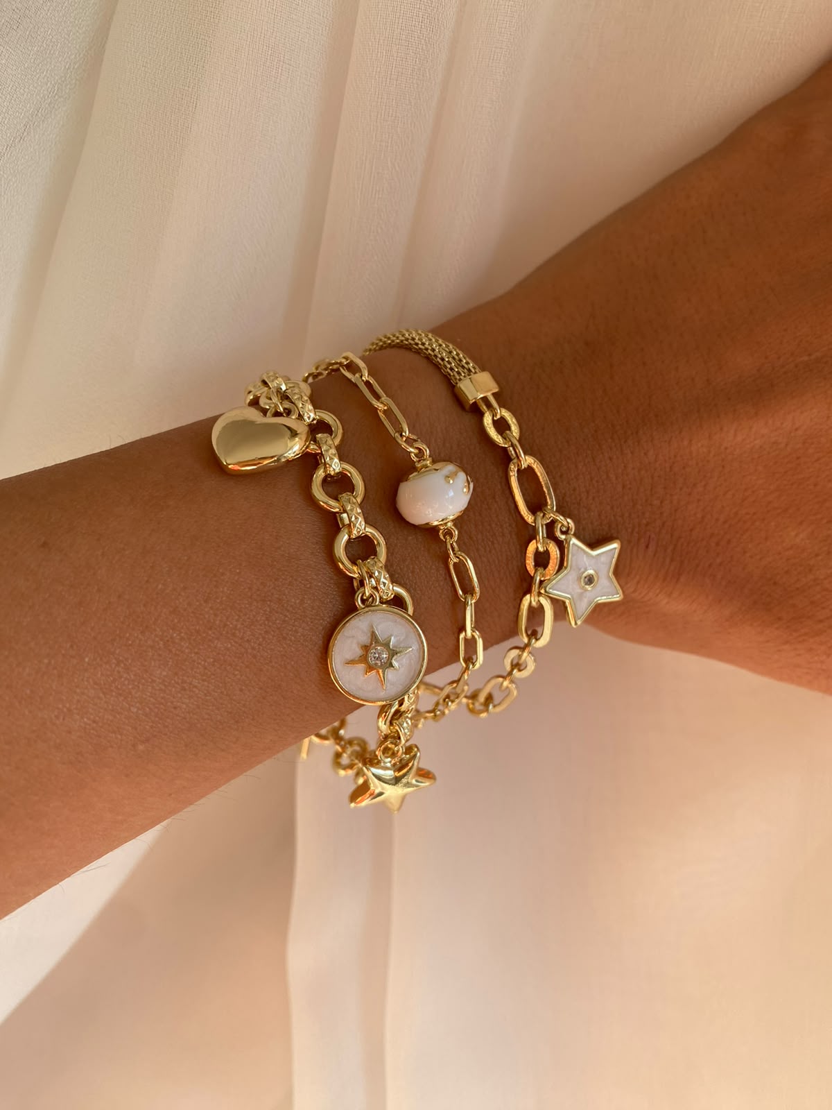 White Charm bileklikler