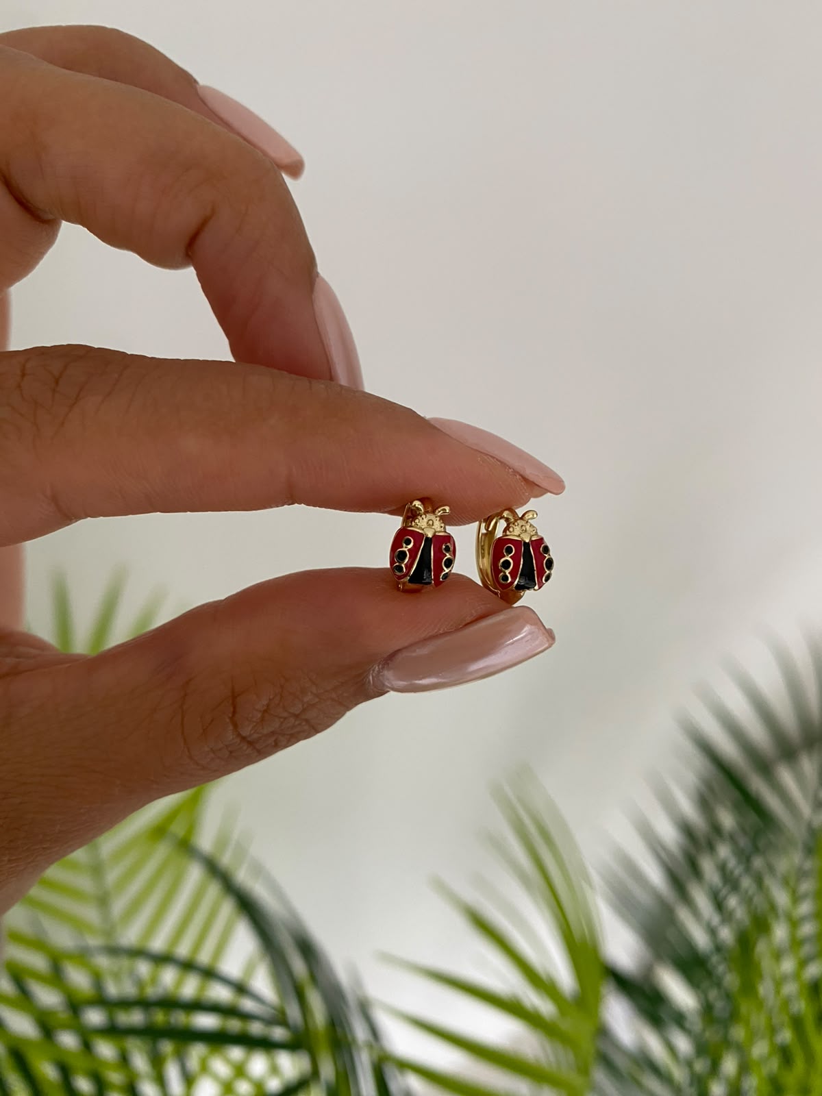 uğur böceği minimal küpe