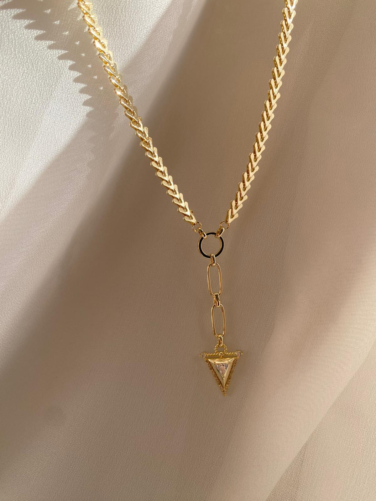 Triangle Kılçık y Kolye