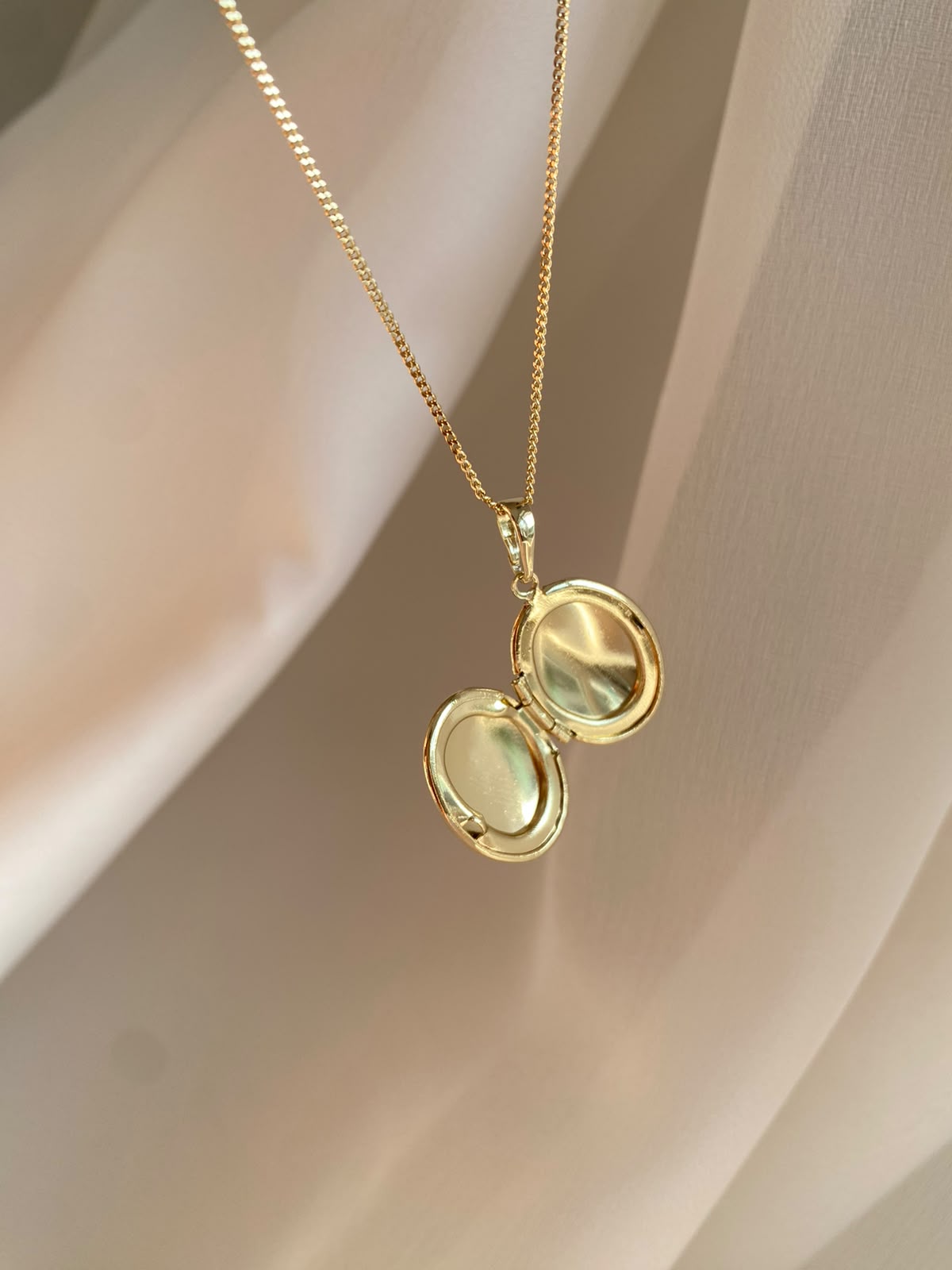 Oval kapaklı kolye