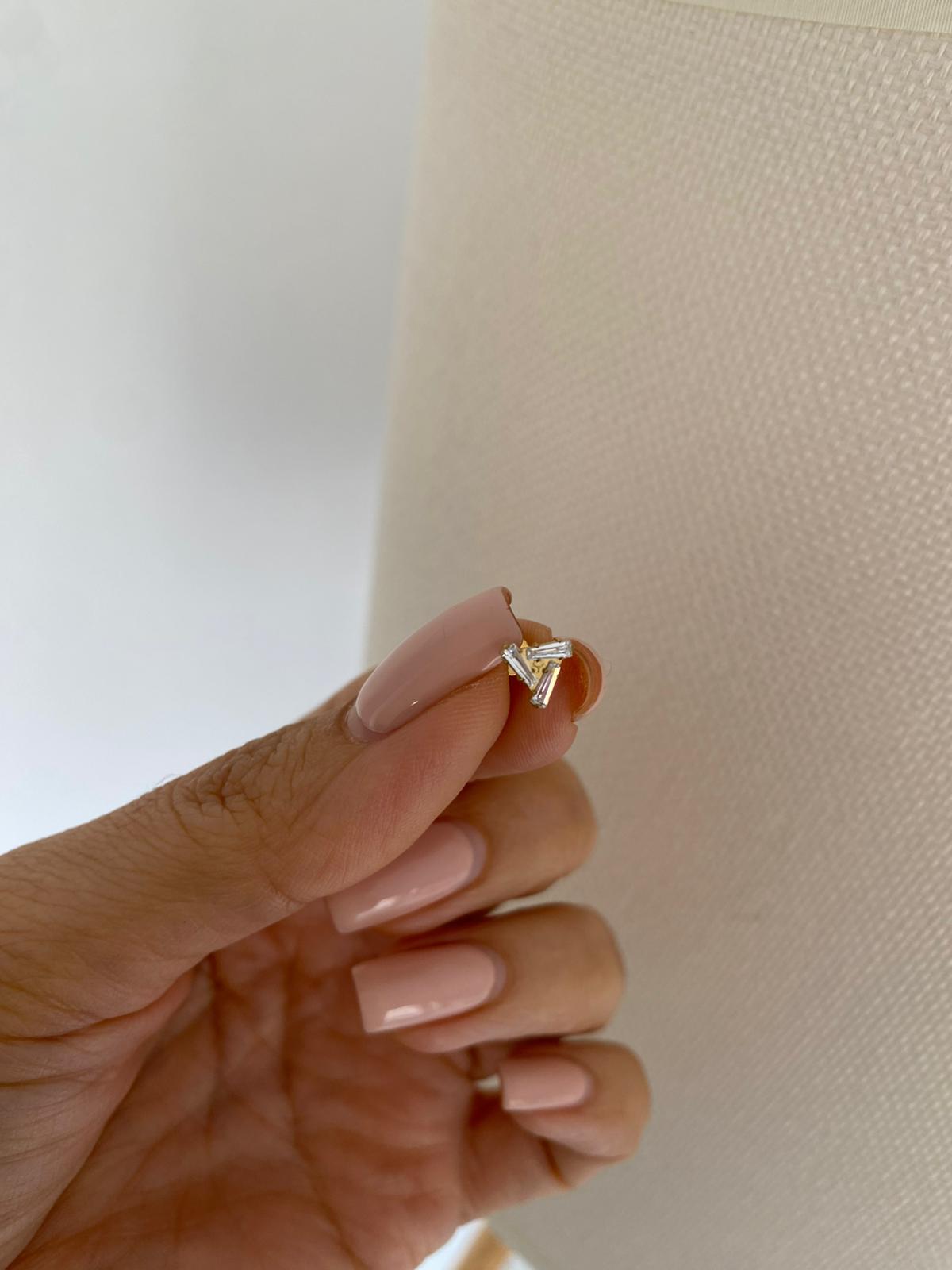 Triangle  titanium tragus küpe