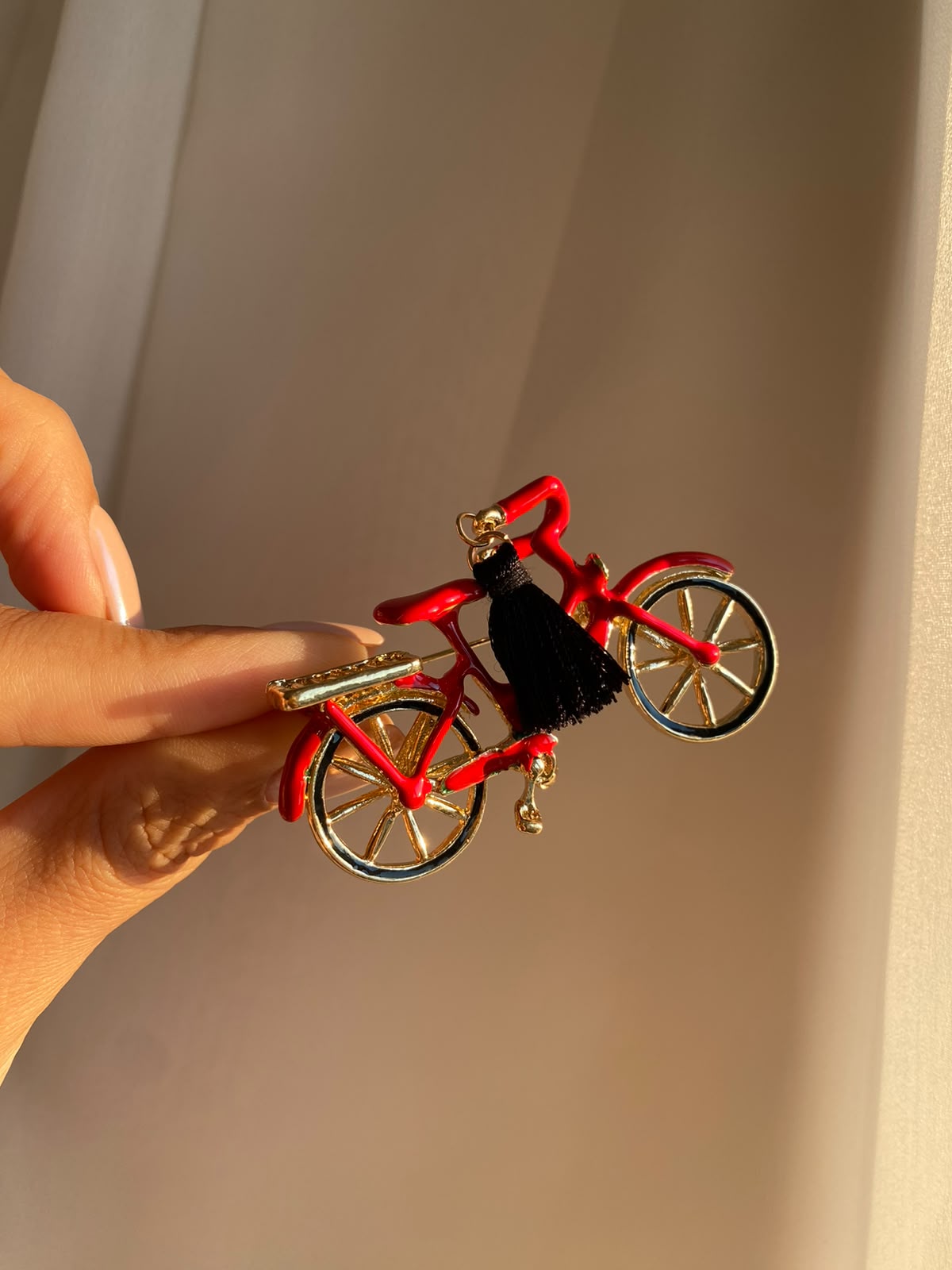 bicycle tassles broş